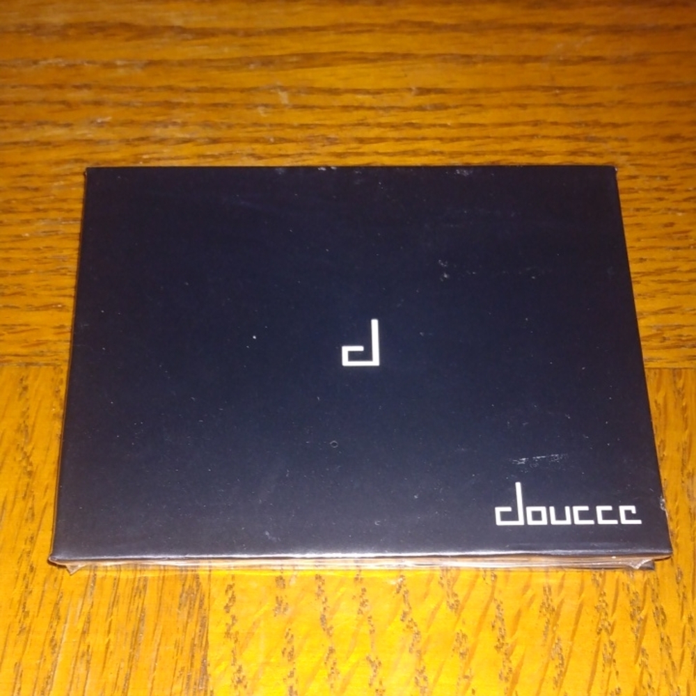Doucce Eyeshadows Elegant Black Compact